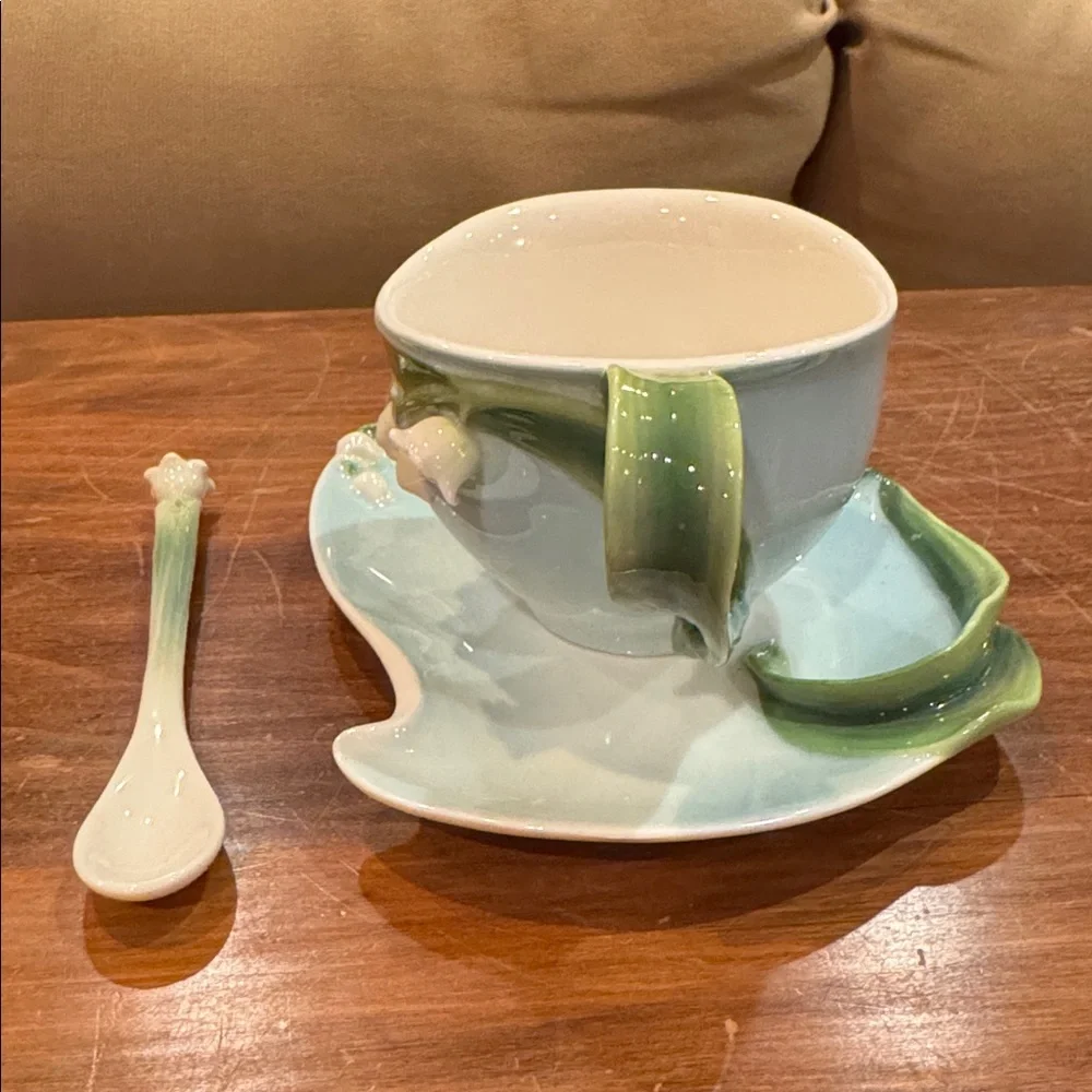 NWOT Two’s Company Teacup Saucer Spoon Set Garden Tea Cottagecore Lily Of Valley - Picture 3 of 13